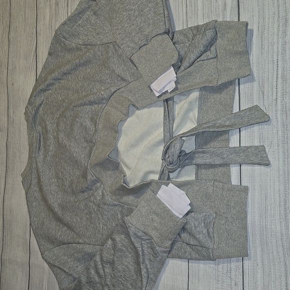 EVIDNT Women's Back Tie Crewneck Sweatshirt Gray & White Size L NWT - Picture 2 of 14